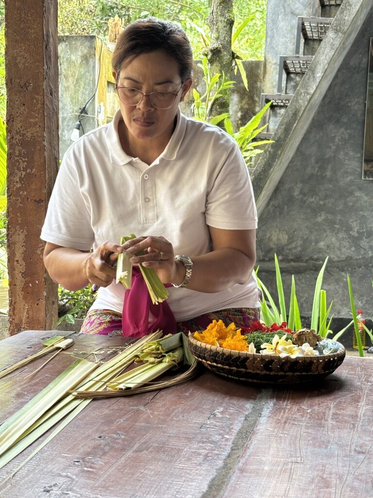 canang sari チャナンサリ作り